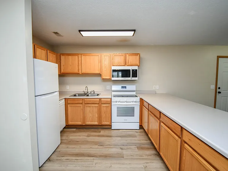 1422 E Redwood Blvd — Photo 10