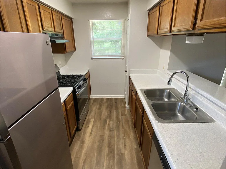 806 Sirocco Dr #A — Photo 2
