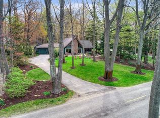 2641 Lakeshore Dr, Fennville, MI 49408