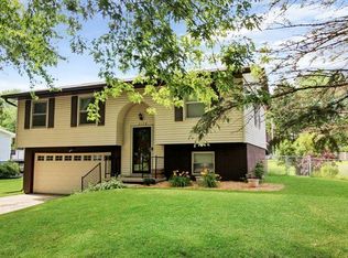 2128 Middlebury Rd, Freeport, IL 61032