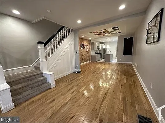 3 bed, $1,200 — Photo 2
