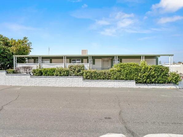 1724 Minnewawa Ave Spc 184, Clovis, CA 93612