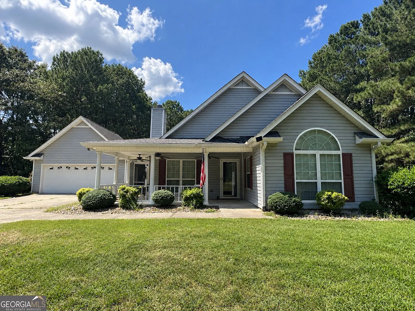 3 bed, 2.0 bath, 1558 sqft, $2,000 — Photo 1