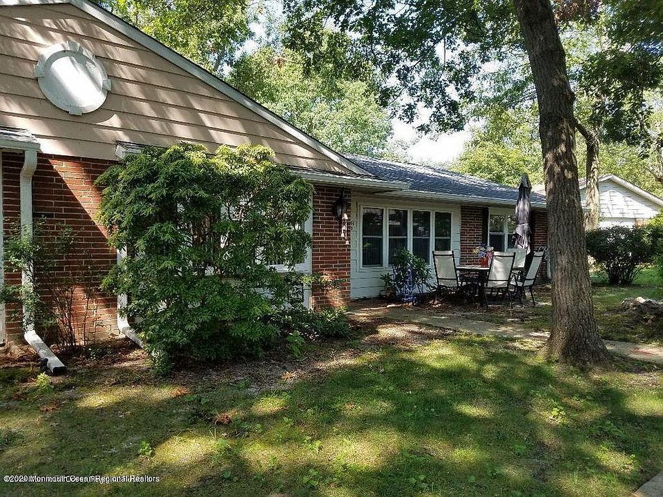 1st image of 592B Lake Point Dr