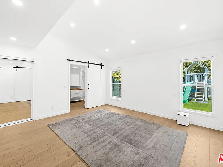 9007 David Ave — Photo 26