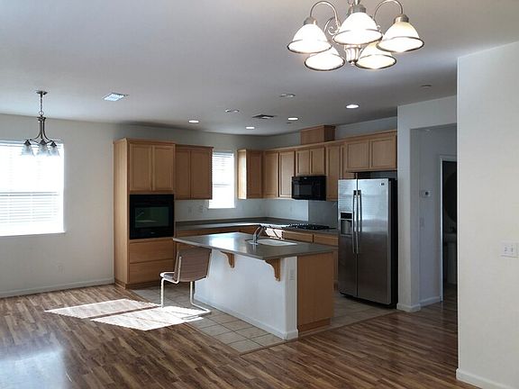 3rd image of 1578 Sentinel Dr