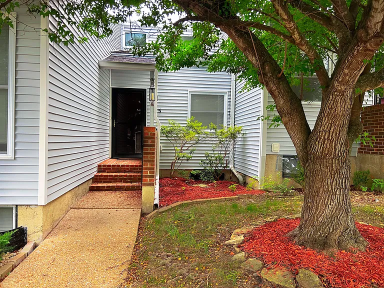 663 Hiddenwood Ct — Photo 1