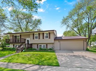 304 Cottonwood Rd, Buffalo Grove, IL 60089