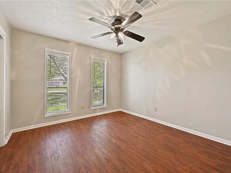 2505 Rustling Oaks Dr — Photo 15