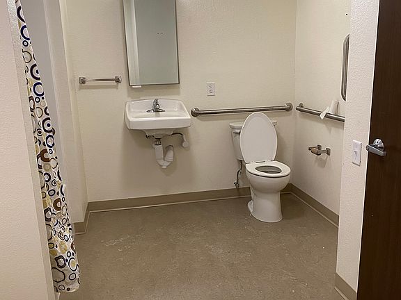 3rd image of 405 Lakeland Dr SE #12719612
