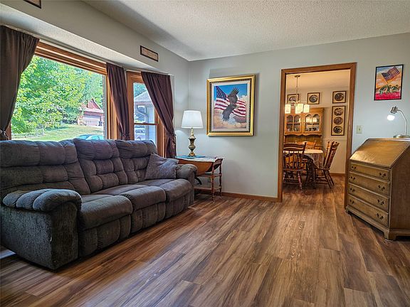 2nd image of 302 Summit Court