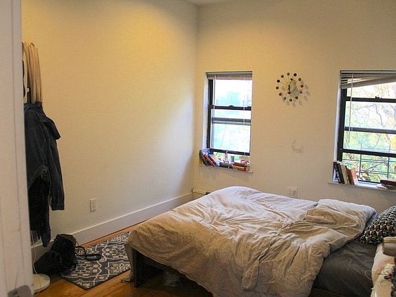 5th image of 300 13th St APT 3