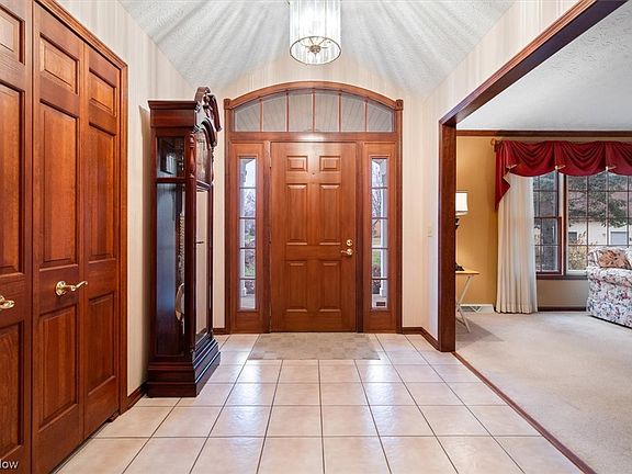 3rd image of 5475 Barkwood Dr