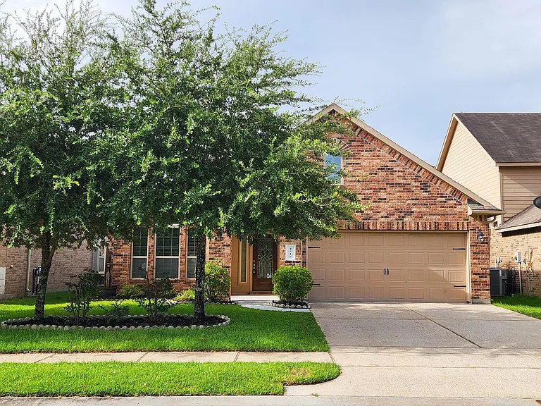 4515 Greenleaf Dr — Photo 1