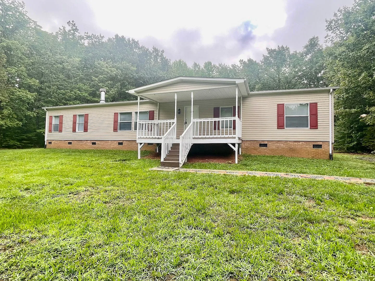 Discover this 4-bedroom, 2-bath home in Claremont, NC — Photo 1