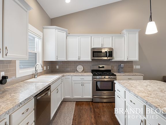 4th image of 8019 Amber Crest Dr SW