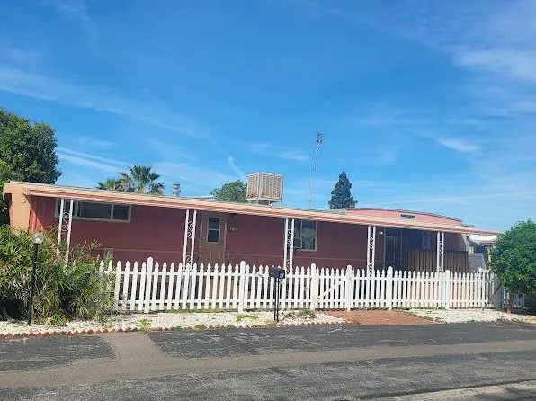 1724 Minnewawa Ave Spc 77, Clovis, CA 93612