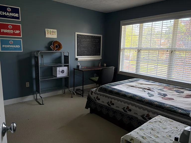 555 N Whitman Ct SE — Photo 9