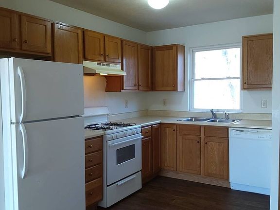4th image of 265 Woodridge Ct APT D