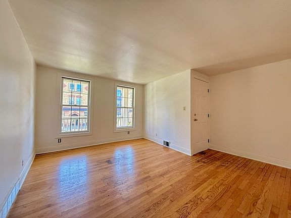 5th image of 221 Lexington Ave Unit 1