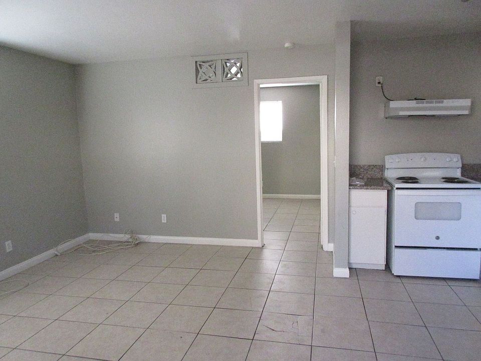 1st image of 237 W Chicago Ave APT 4