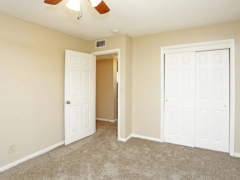 West Glen Apartments — Photo 5