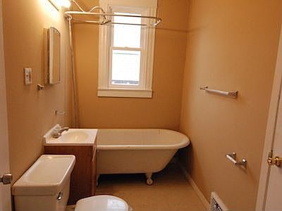 5th image of 909 Russell Ave N #2