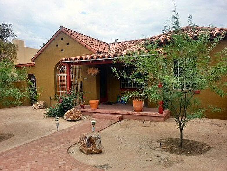 Front Walled-in Patio