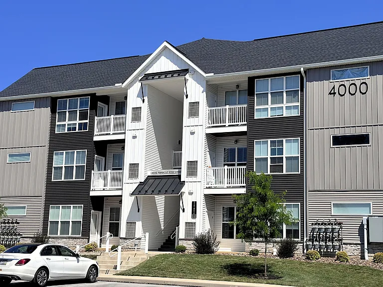 Park West Apartments — Photo 23