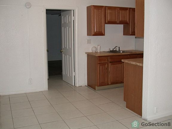 3rd image of 640 SW 16th Ave APT C