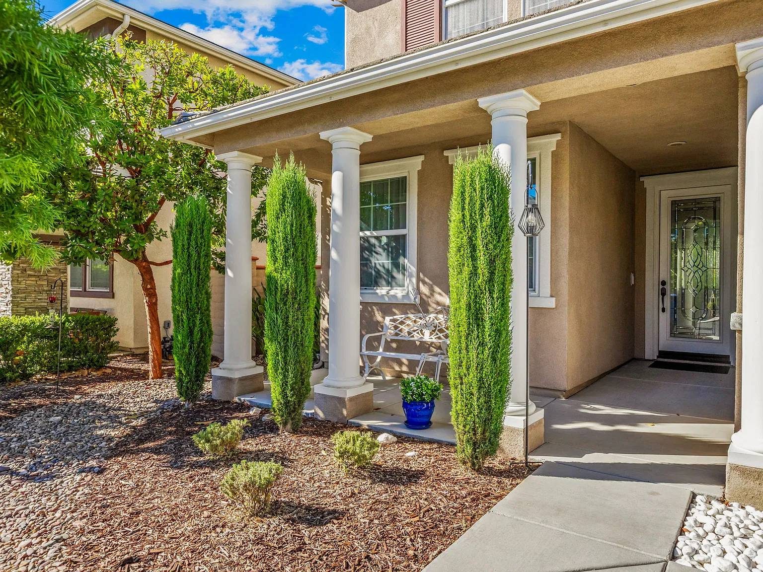 4 bed, 2823 sqft, $4,395 — Photo 2