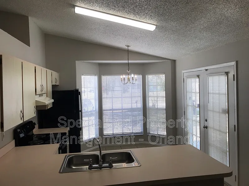 3 bed, 2.0 bath, 1500 sqft, $1,950 — Photo 2