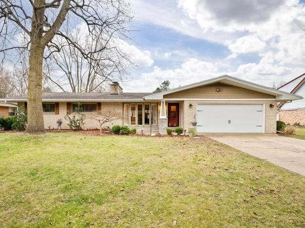 1428 Timberlane Dr, Saint Joseph, MI 49085