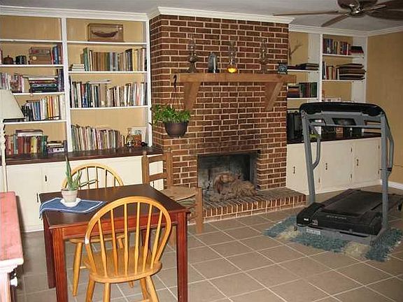 4th image of 4361 Knob Hill Dr
