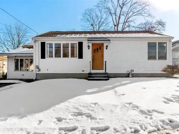 3 Irons Ave, Johnston, RI 02919