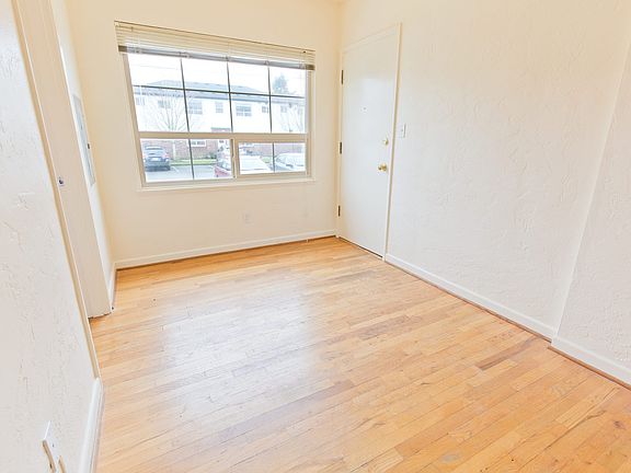 3rd image of 815 SE 42nd Ave #825-1