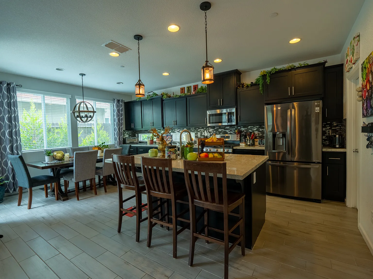 4 bed, 2111 sqft, $3,400 — Photo 4