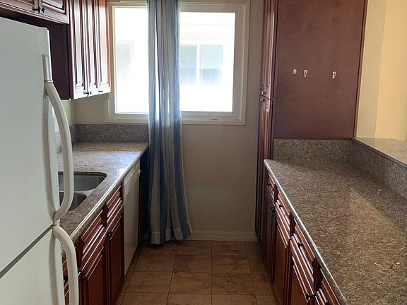 3rd image of 1466 S Shenandoah St APT 6
