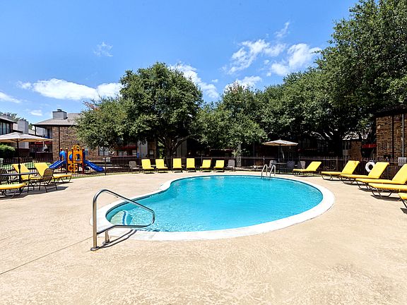 4th image of 3420 Country Square Dr #1011