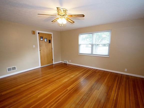 2nd image of 2709 California Ave