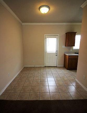5th image of 400 Summer Ct