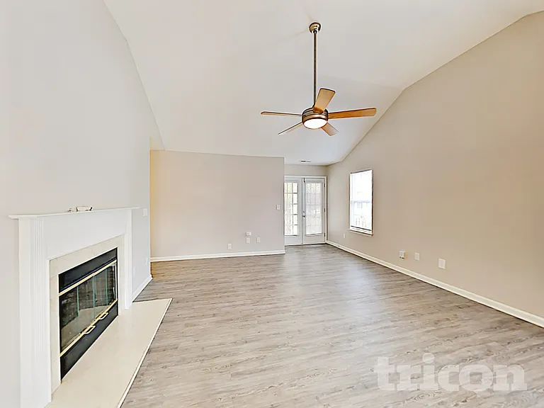 8600 Warwick Crest Ln — Photo 2