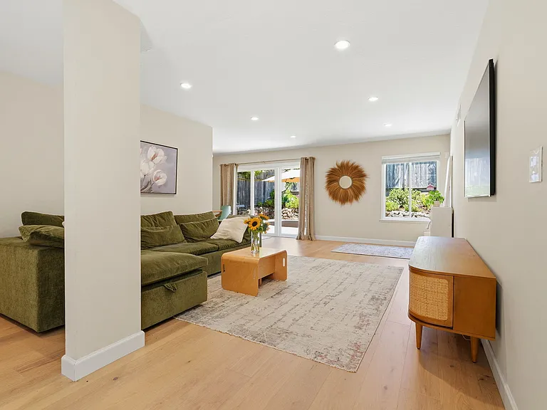 1256 Rainier Ave — Photo 5
