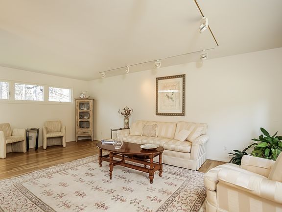 4th image of 37 Abington Ave
