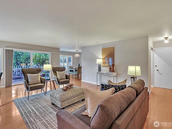 4th image of 5249 40th Avenue NE #101