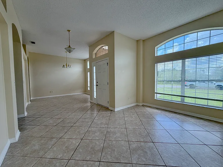 32 Forest Grove Dr — Photo 4
