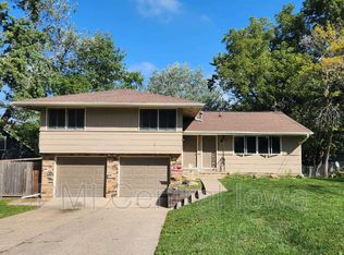 6615 Washington Ave, Windsor Heights, IA 50324