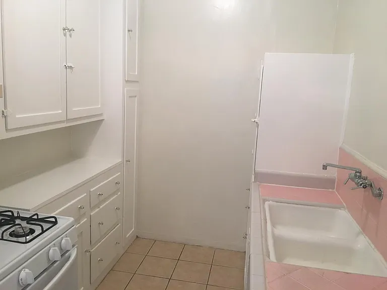 359 S Cochran Ave #9-103 — Photo 10