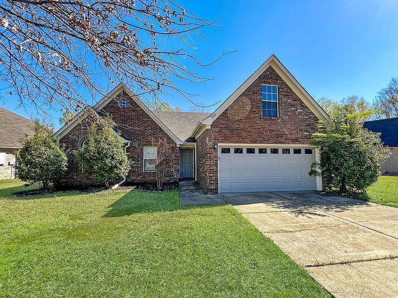 1st image of 900 Galyon Dr