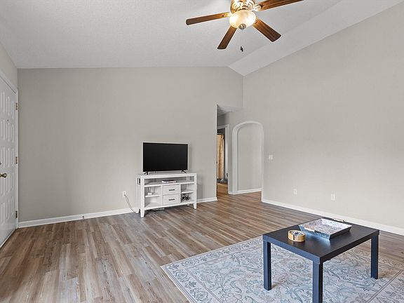 4th image of 2510 Standifer Oaks Rd